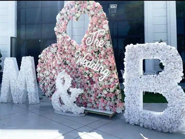 קיר פרחים לחתונה/ אותיות פרחים לחתונה